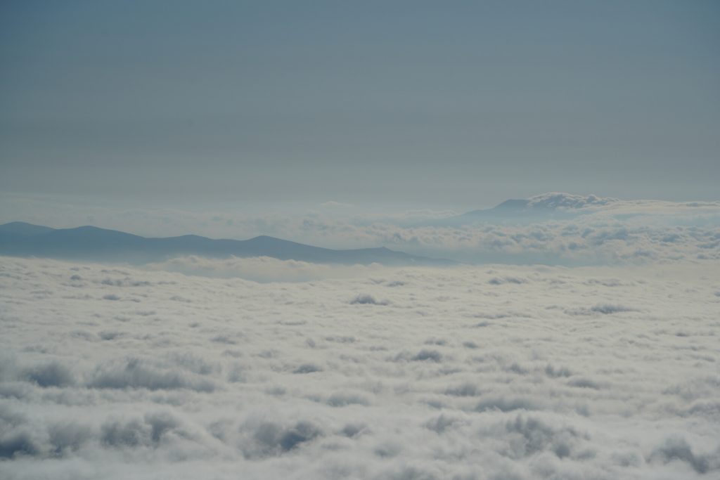岩手山から早池峰山方向の雲